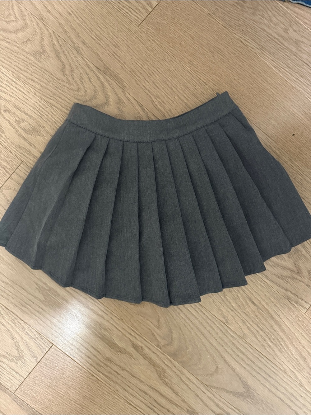 Grey pleated mini skirt